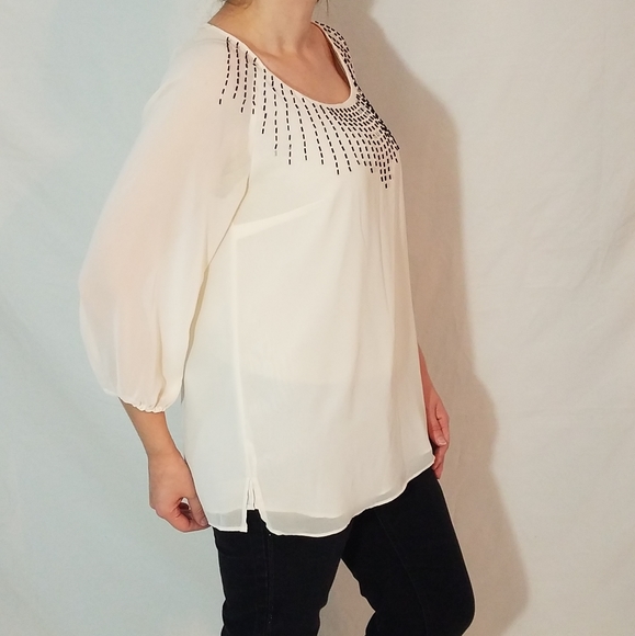 Beautiful woman's white blouse - Picture 9 of 9